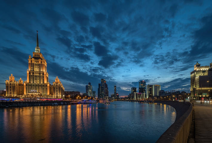 Возле Новоарбатского моста