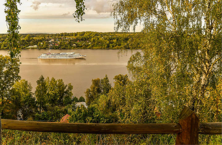 Плёс - милый городок на Волге .