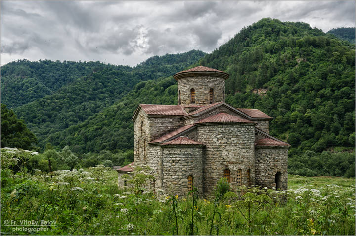 Храмы Архыза. Троицкий храм. Х в.