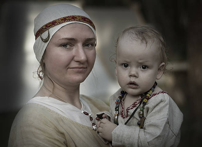 Женщина с младенцем