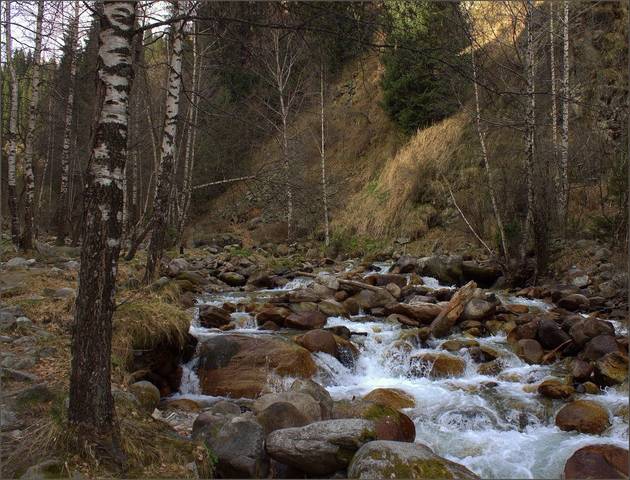 Апрель в горах гуляет.