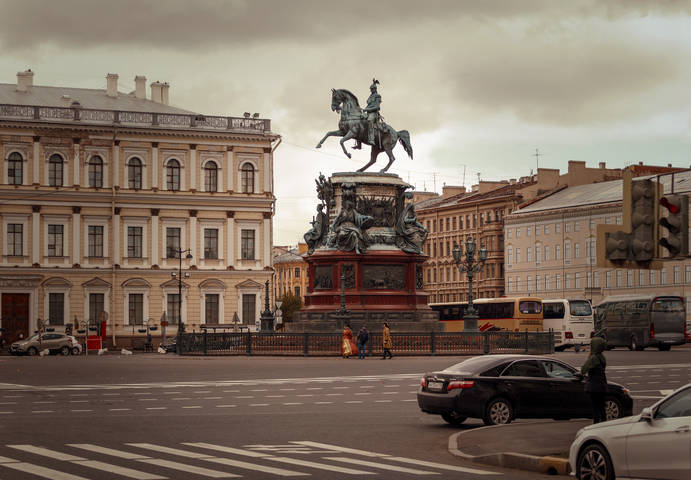 Памятник императору Николаю I