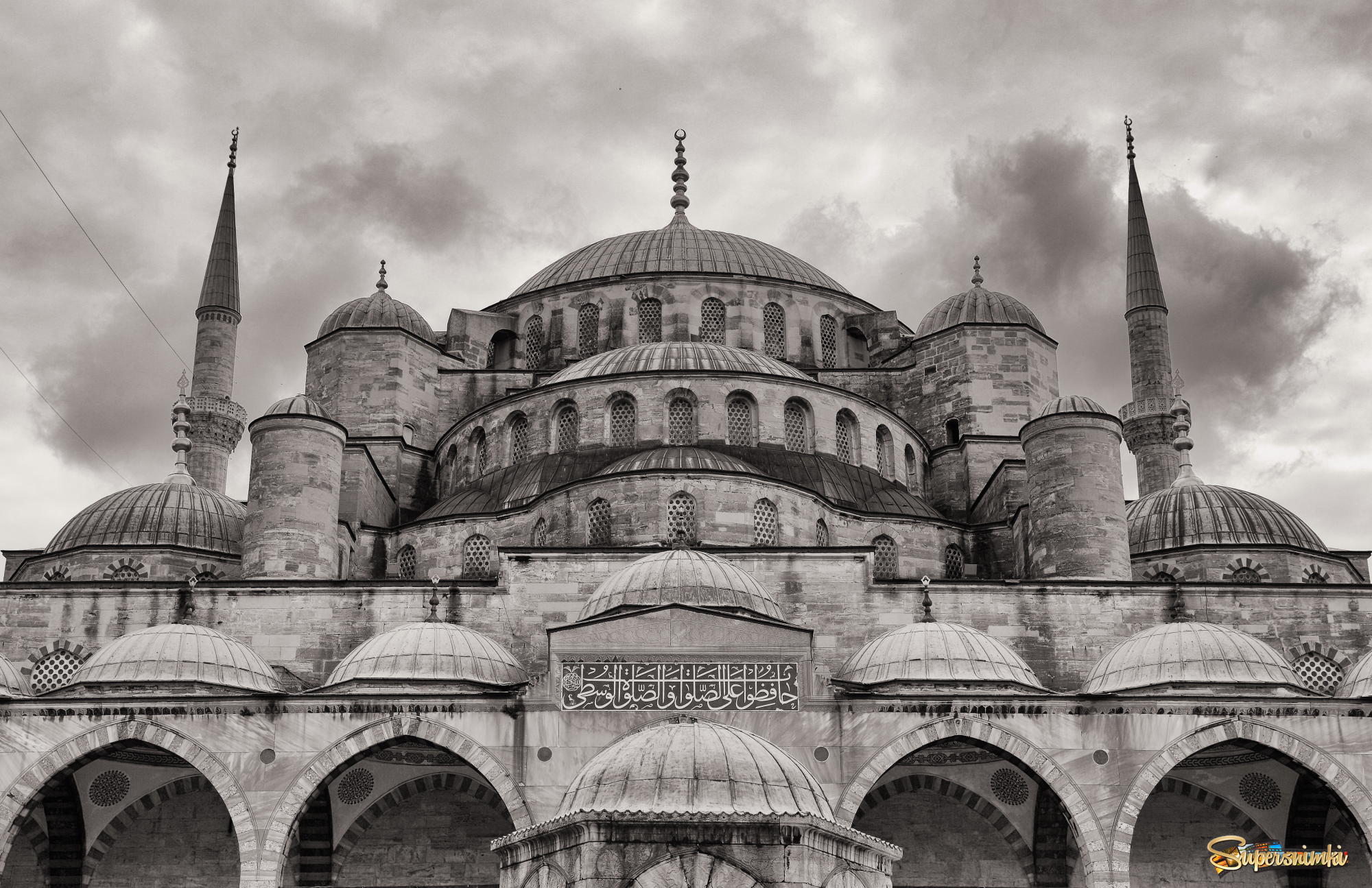 Черкесск стамбул. Стамбул черно белый. 3d модель голубая мечеть Стамбул. Стамбул черно белые фото. Стамбул в апреле.