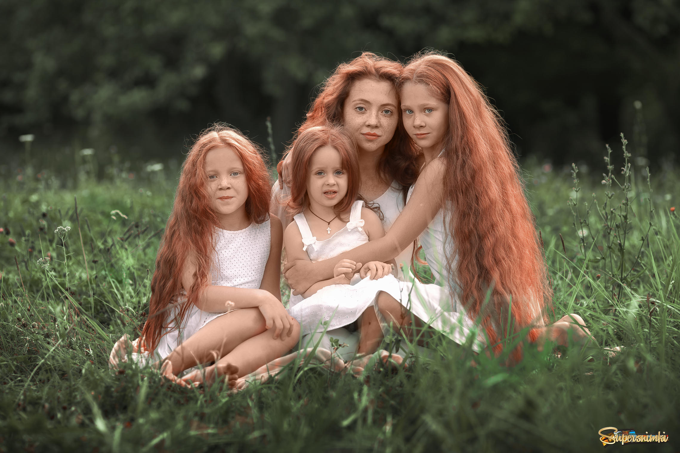 Отец трех сестер. Рыжие сестры. Фотосессия сестер. Рыжая дочка. Рыжеволосые дети.