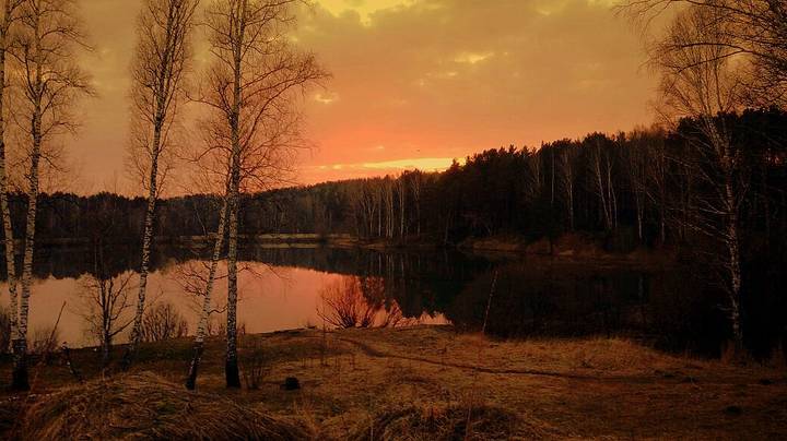 Закат на озере.