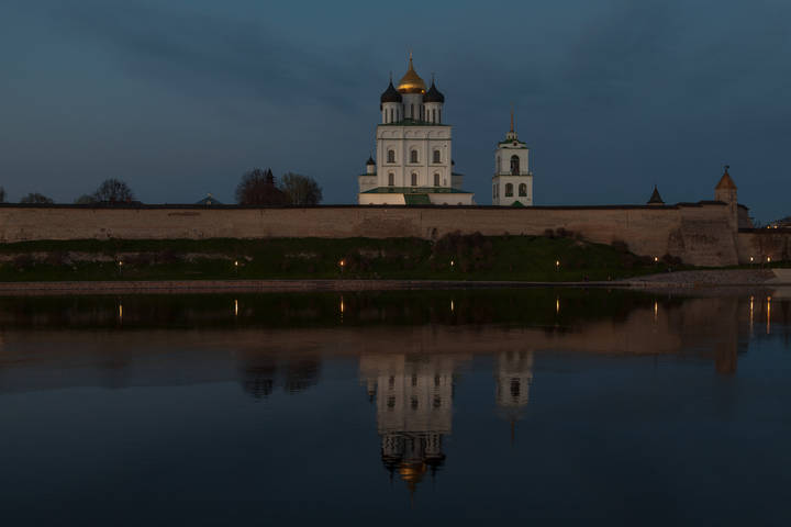 Город зажигает огни...
