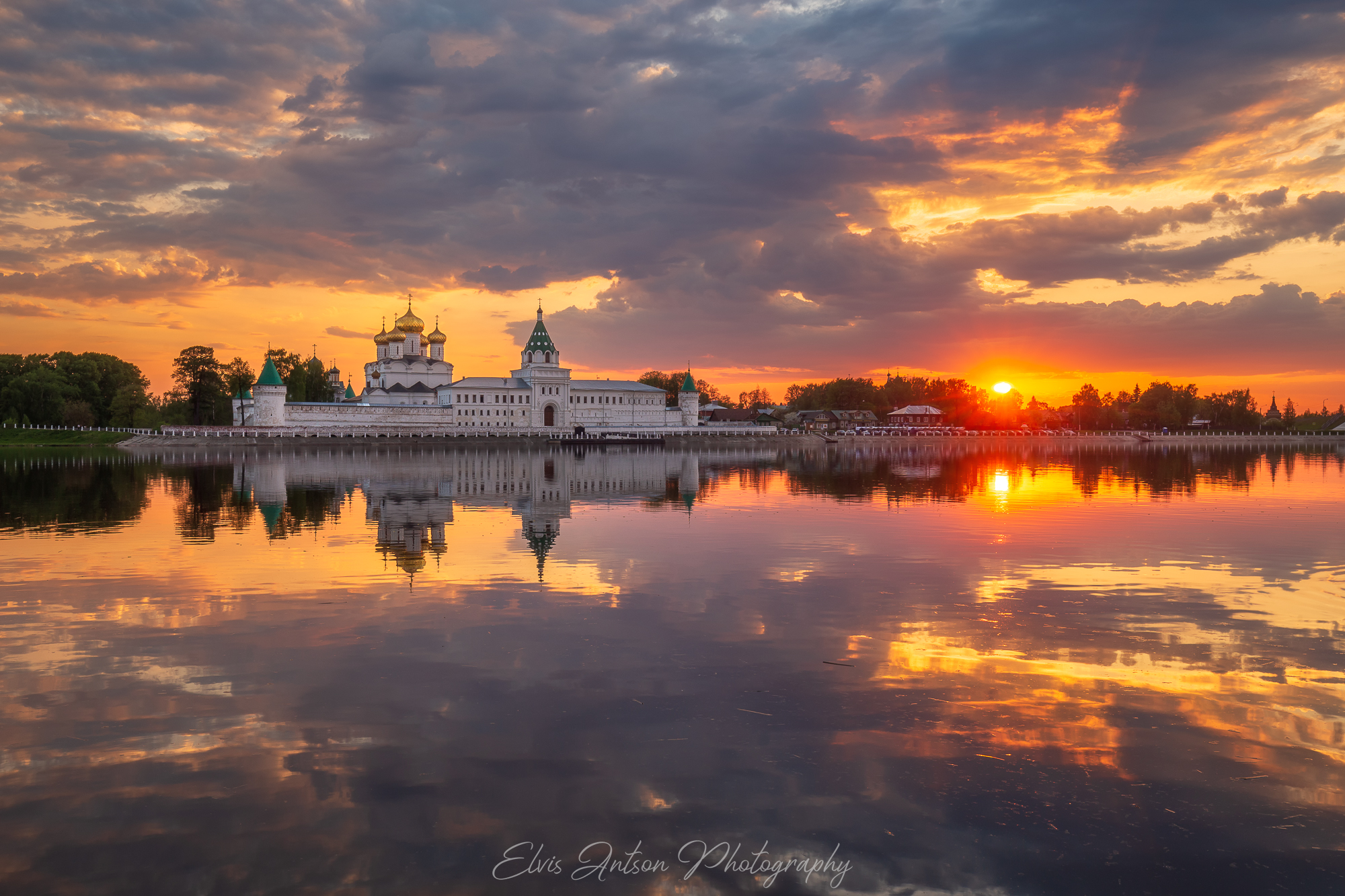Ипатьевский монастырь закат