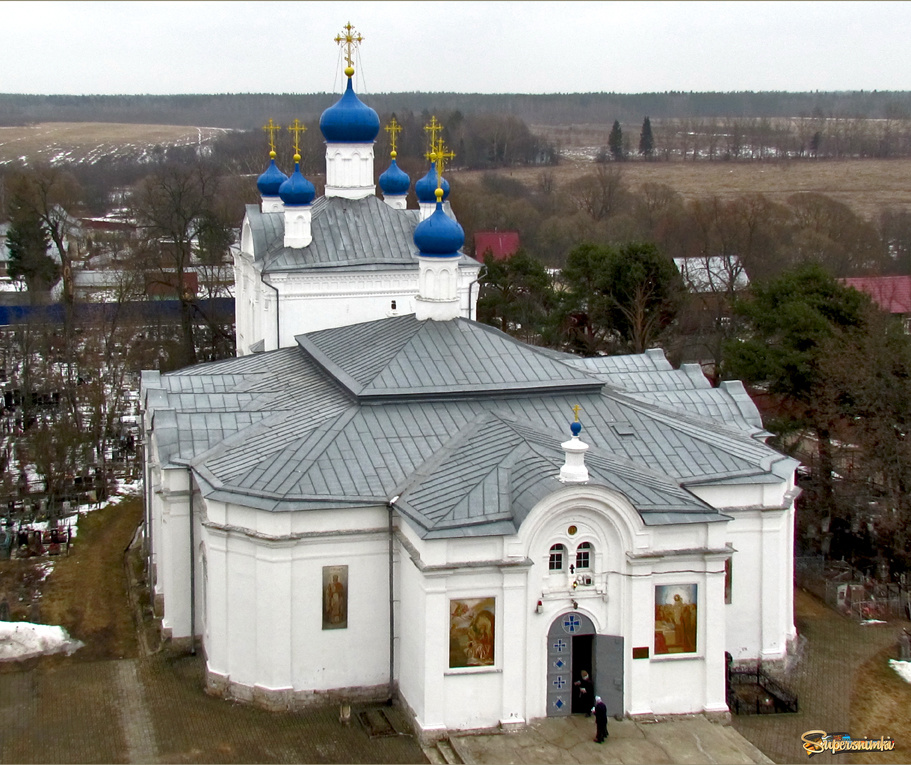 Успенская церковь в Завидове.