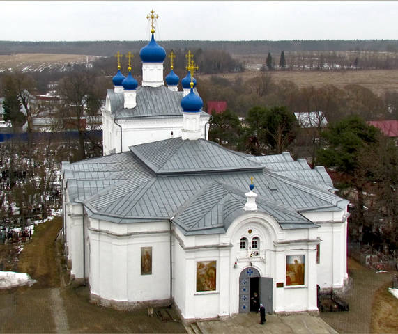 Успенская церковь в Завидове.
