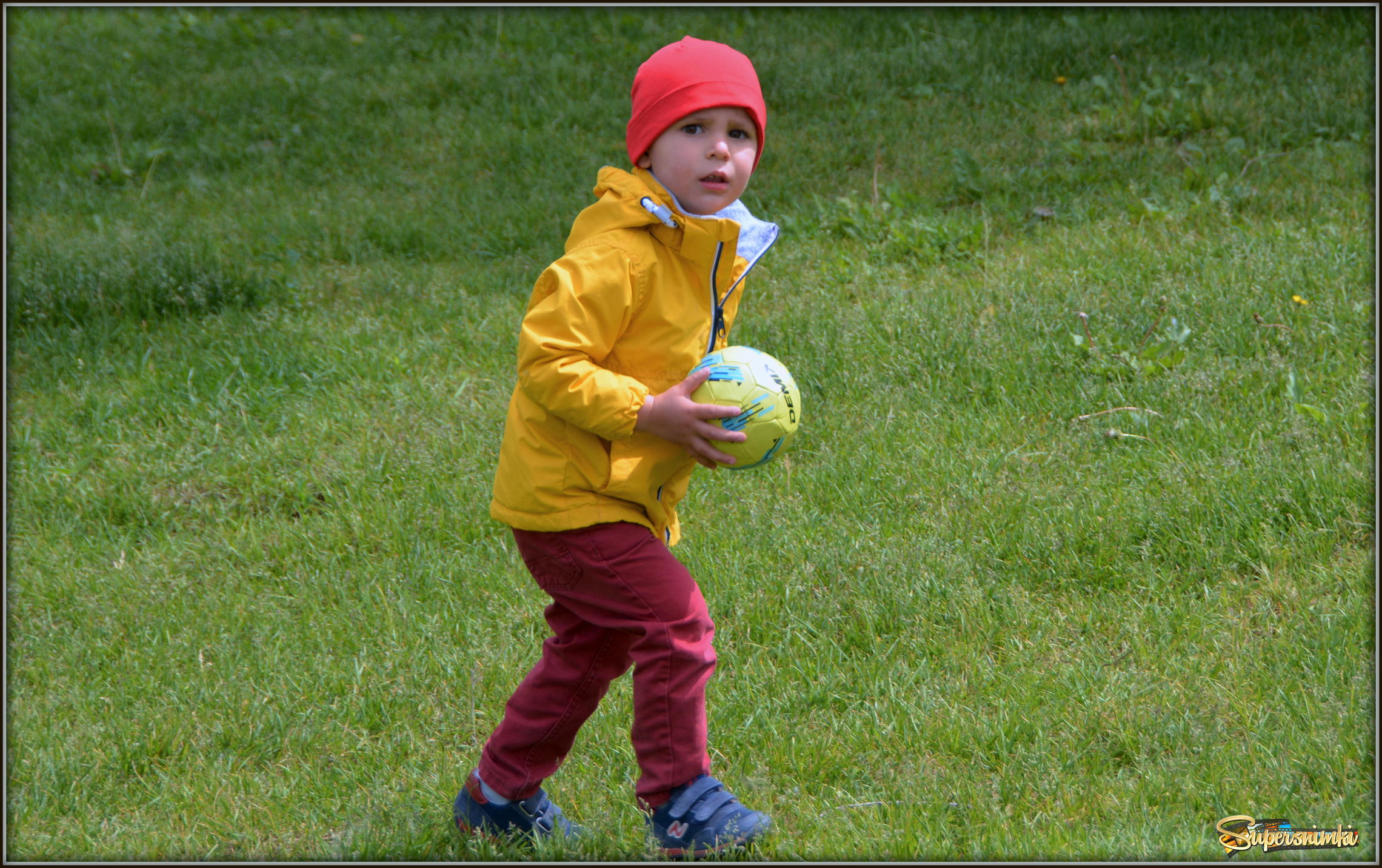 Мальчик с мячом