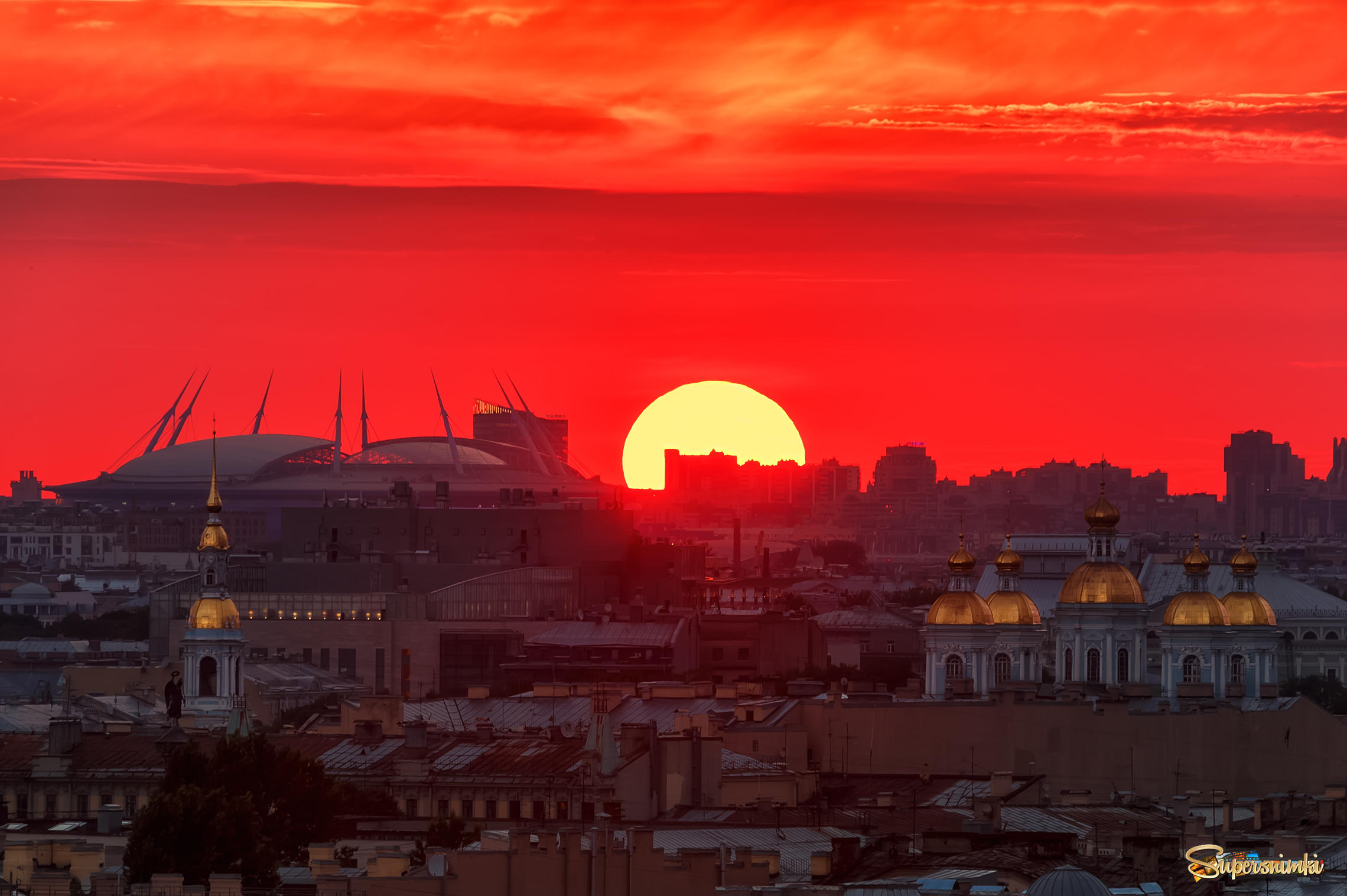 Закат солнца в санкт. Солнце в Питере. Петербург закат. Закат над Петербургом. Красный закат в Питере.