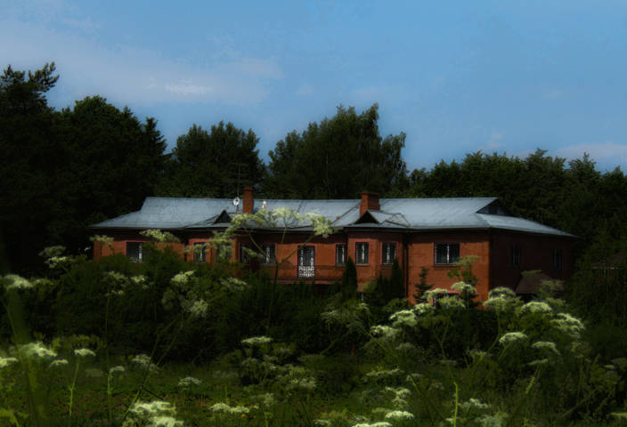 Красный дом.