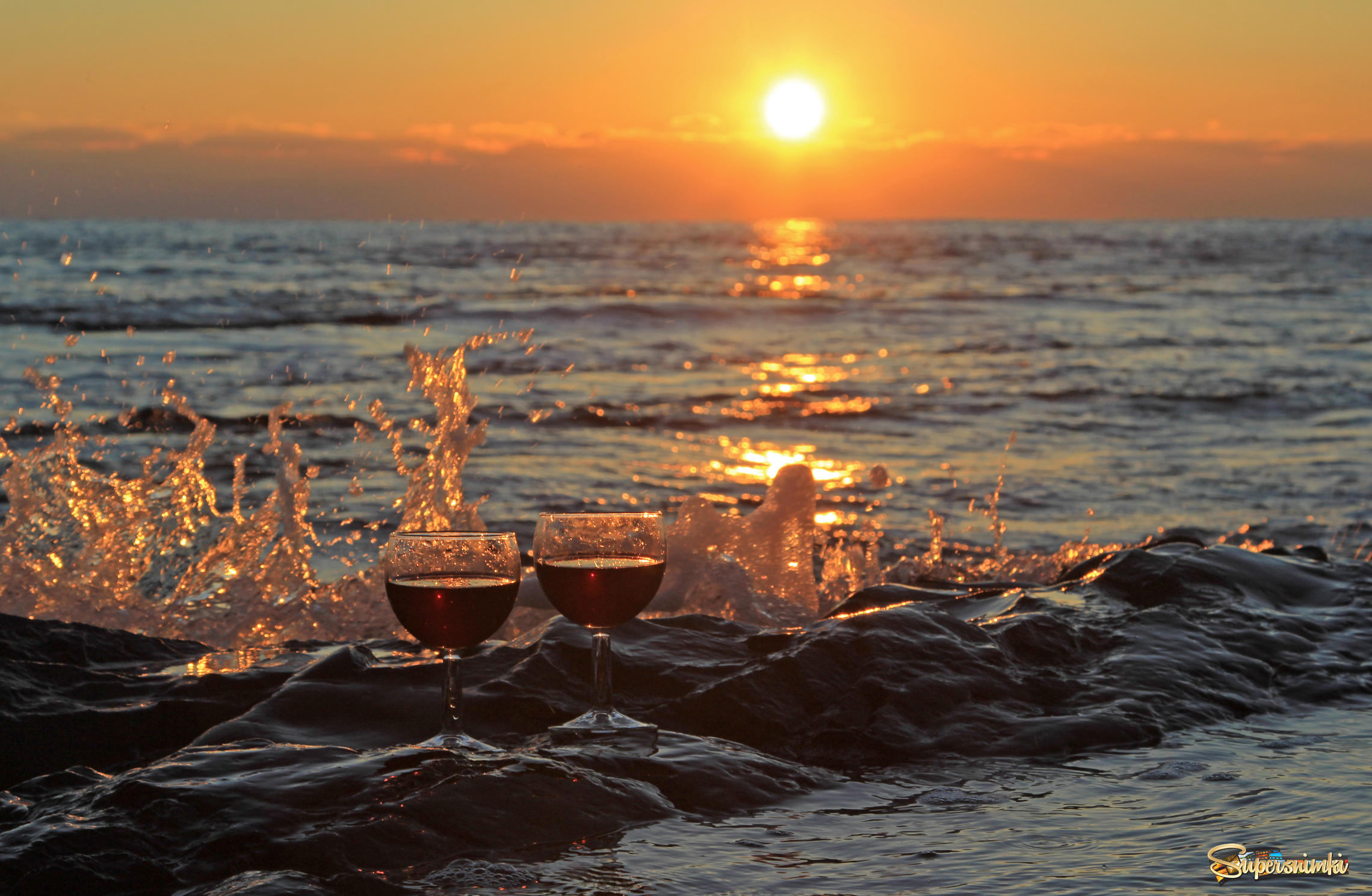 Вино с брызгами моря...