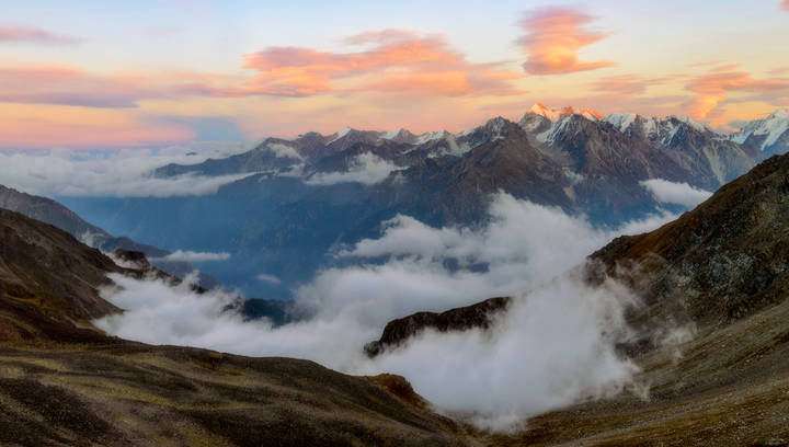 Вечер, горы и туман