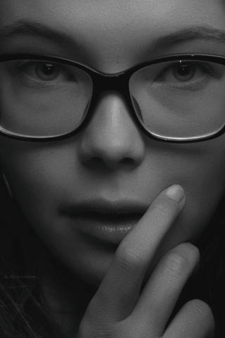 Portrait. In the photo pose lesson. A. Krivitsky's studio.