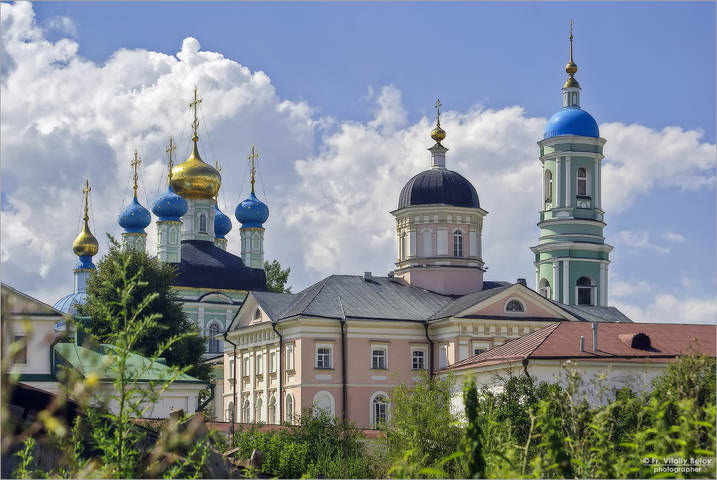 Под небом голубым