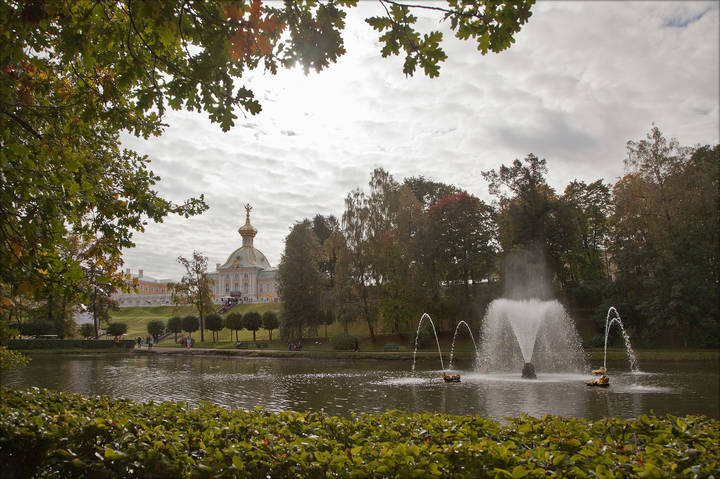 В Петергофе снова осень.
