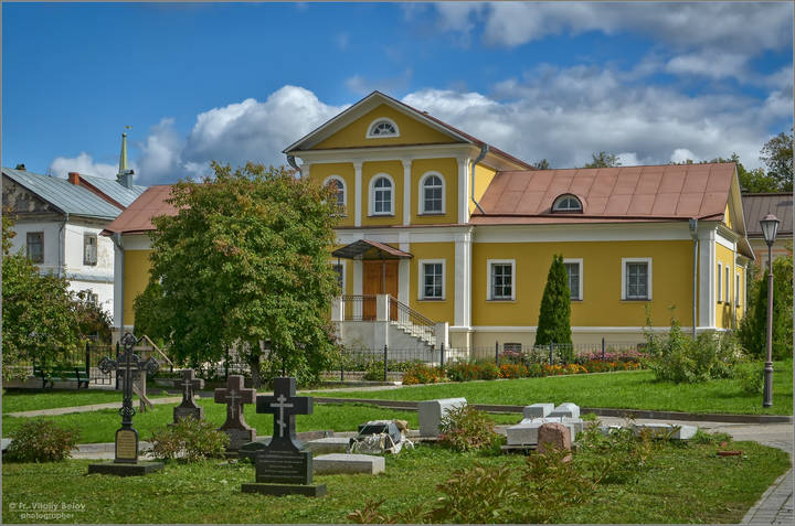 Патриарший корпус в Оптиной пустыни