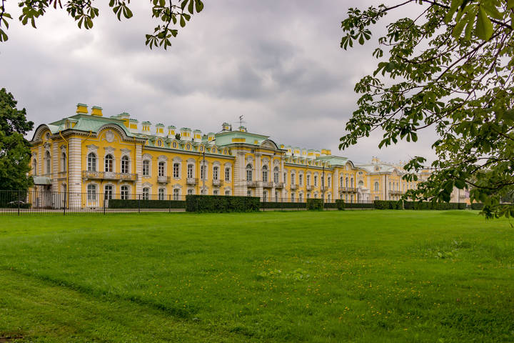 Дворец в Петергофе
