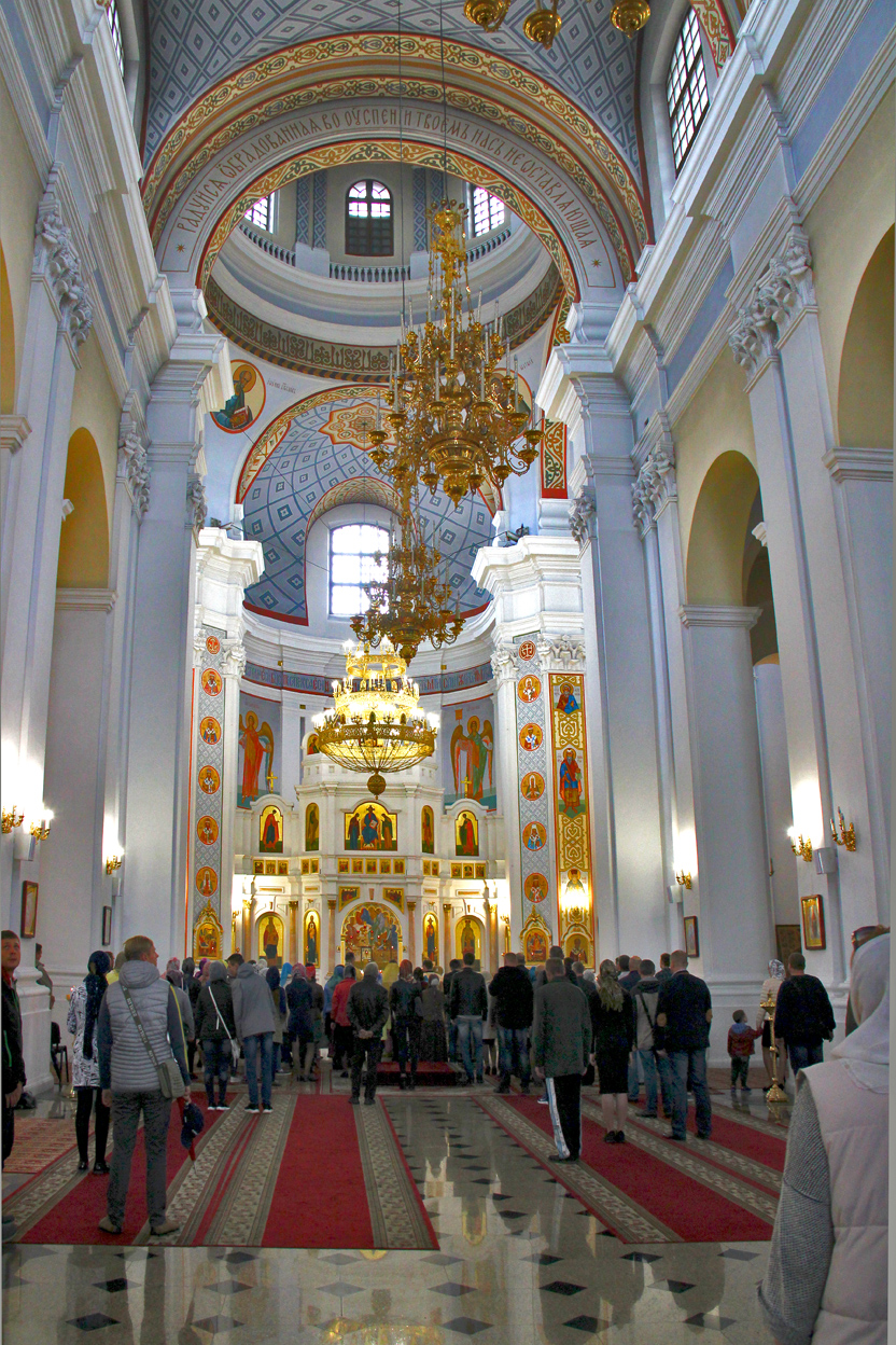Свято-Успенский кафедральный собор. Снаружи и внутри.