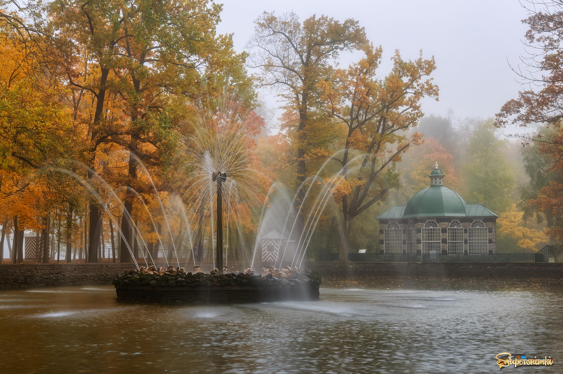Октябрь в Петергофе. Туман