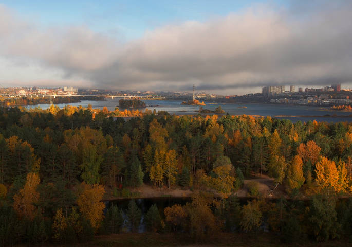 С плотины ГЭС