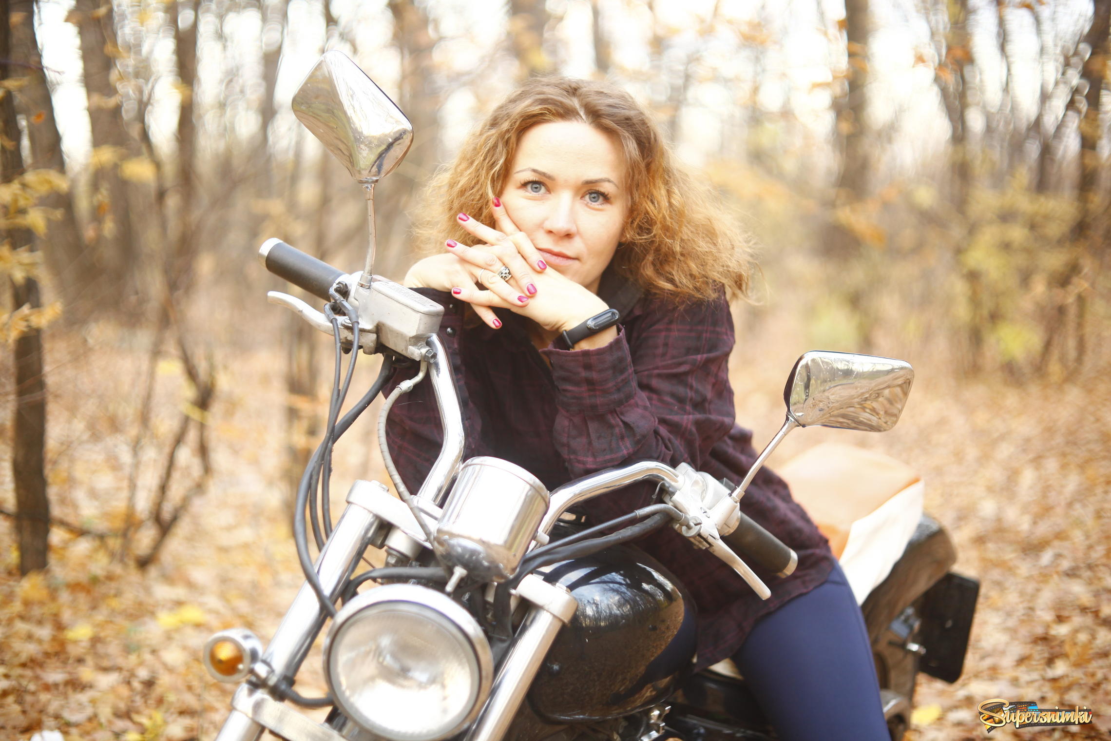 Осень, девушка мотоцикл
