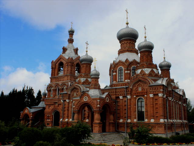 Крестовоздвиженский храм в Дарне