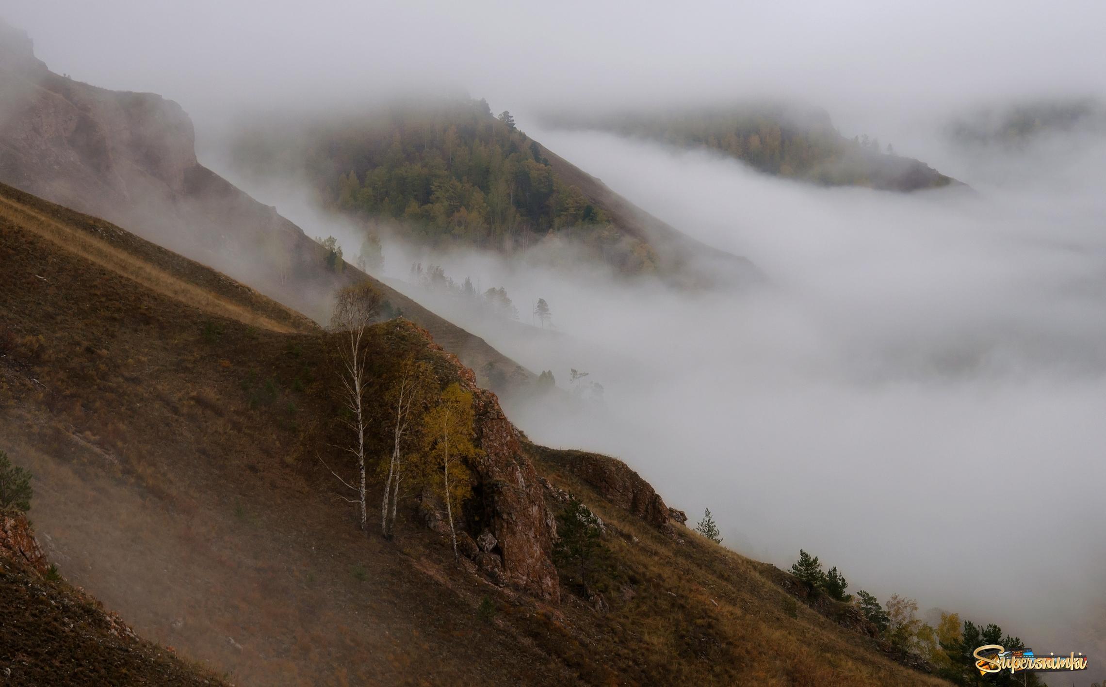 Торгашинский хребет в тумане.