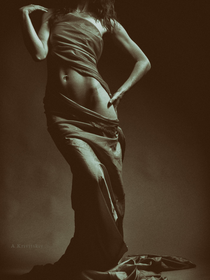 Modernity in the composition of the torso. Photo-theater studio