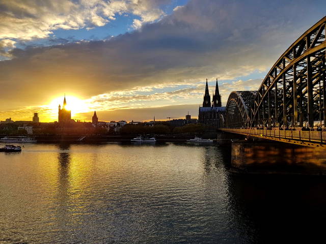 На закате. Köln
