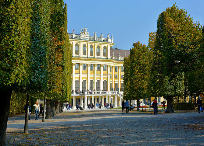 Осень в аллеях Шенбрунна