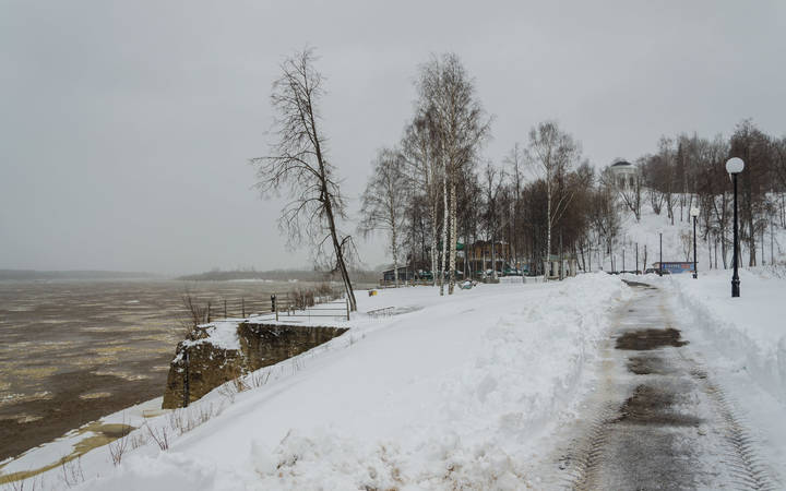Хмурый апрель