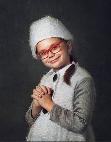 Алина в костюме снеговика