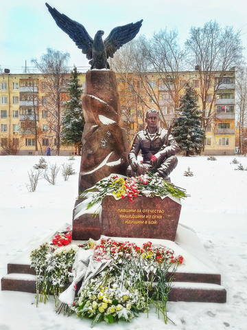 Павшим и живым героям локальных войн.