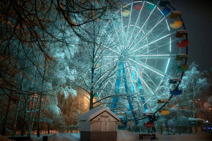 Колесо под снегом