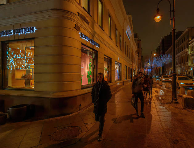 В Москве предновогодней…