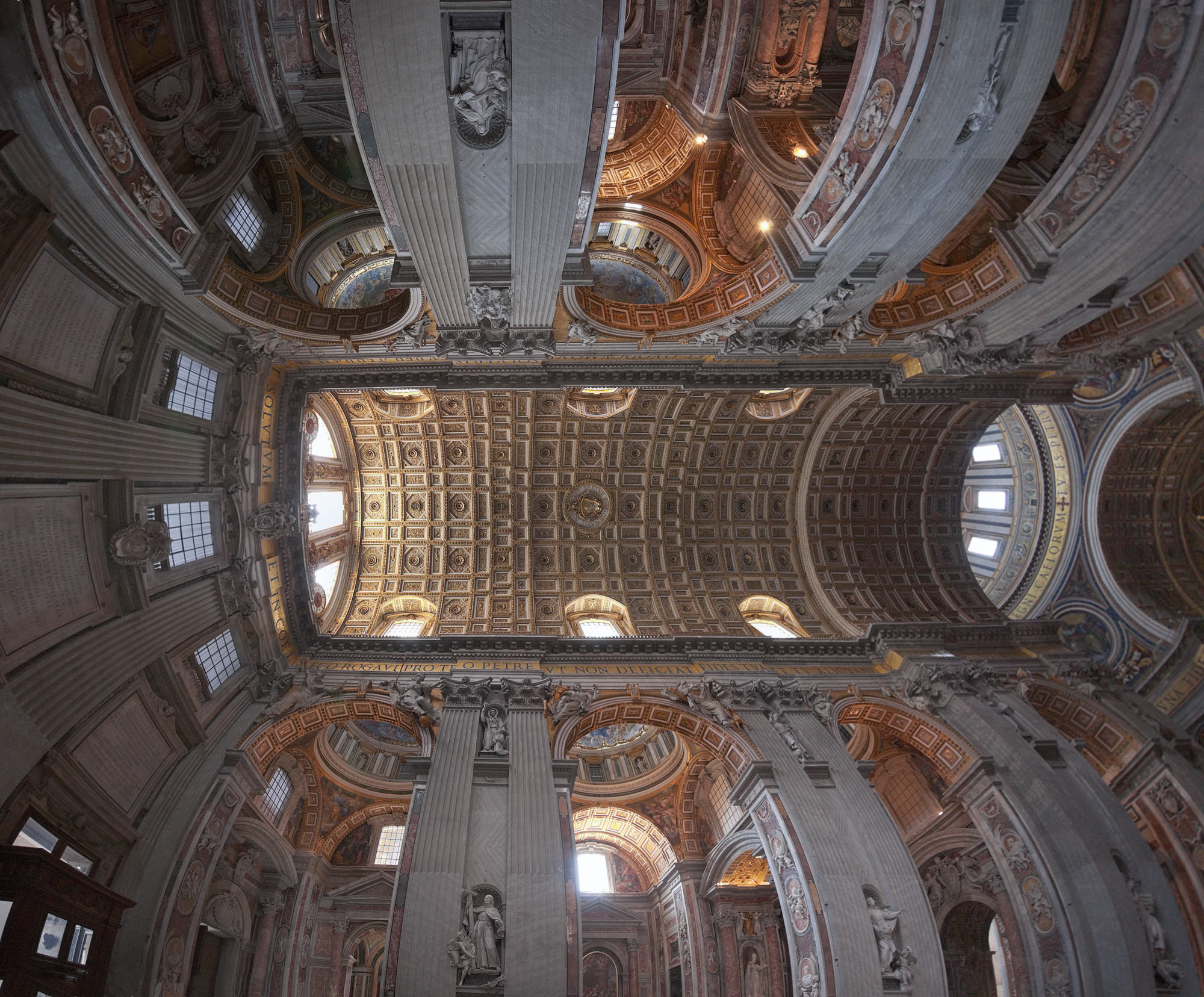 Потолок в базилике Св.Петра.