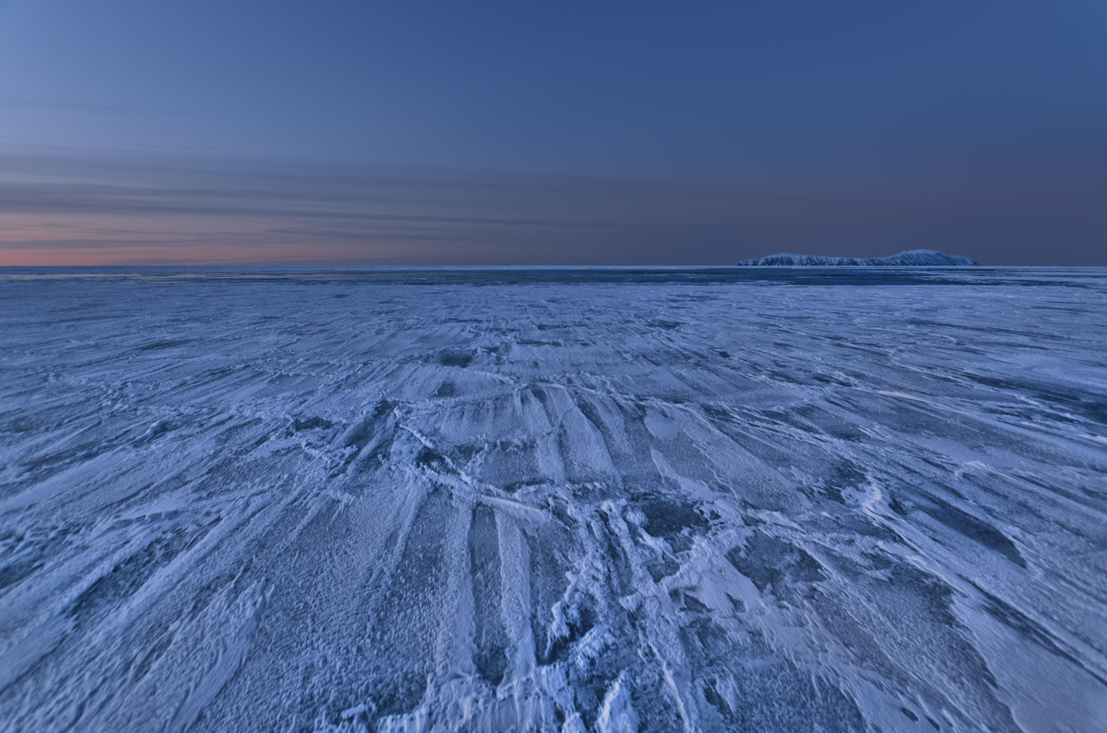Берег Охотского моря зимой