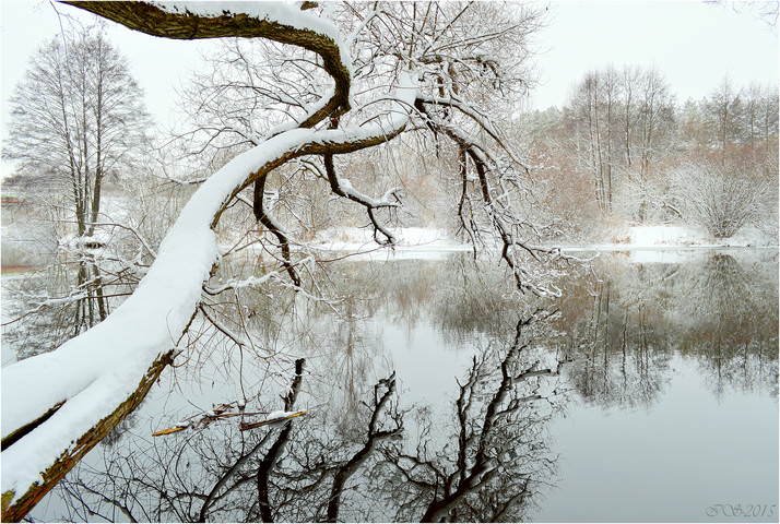 над водой