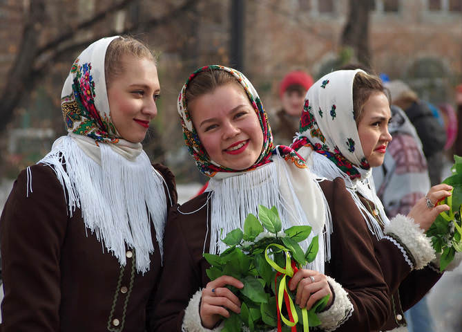 "...гимназистки румяные...