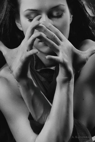 Портрет. На уроке по адаптации фотомодели к светотени.(Локация А. Кривицкого).