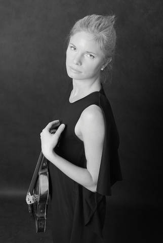 скрипачка Елена