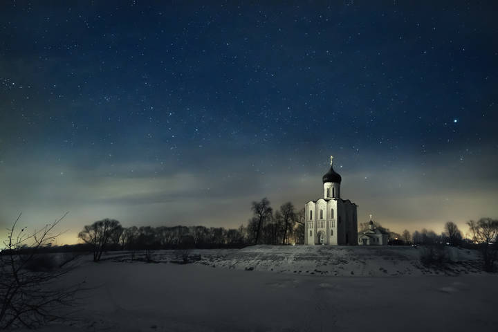 Вид на храм Покрова на Нерли