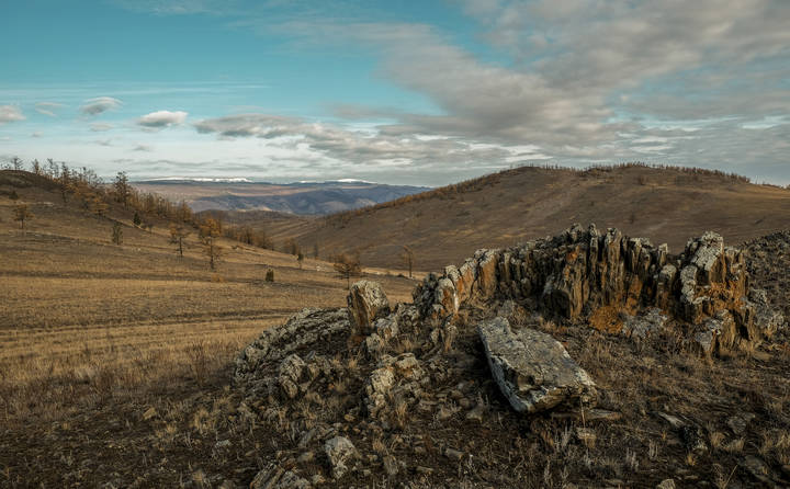 На холмах Тажеранской степи. Прибайкальский национальный парк.