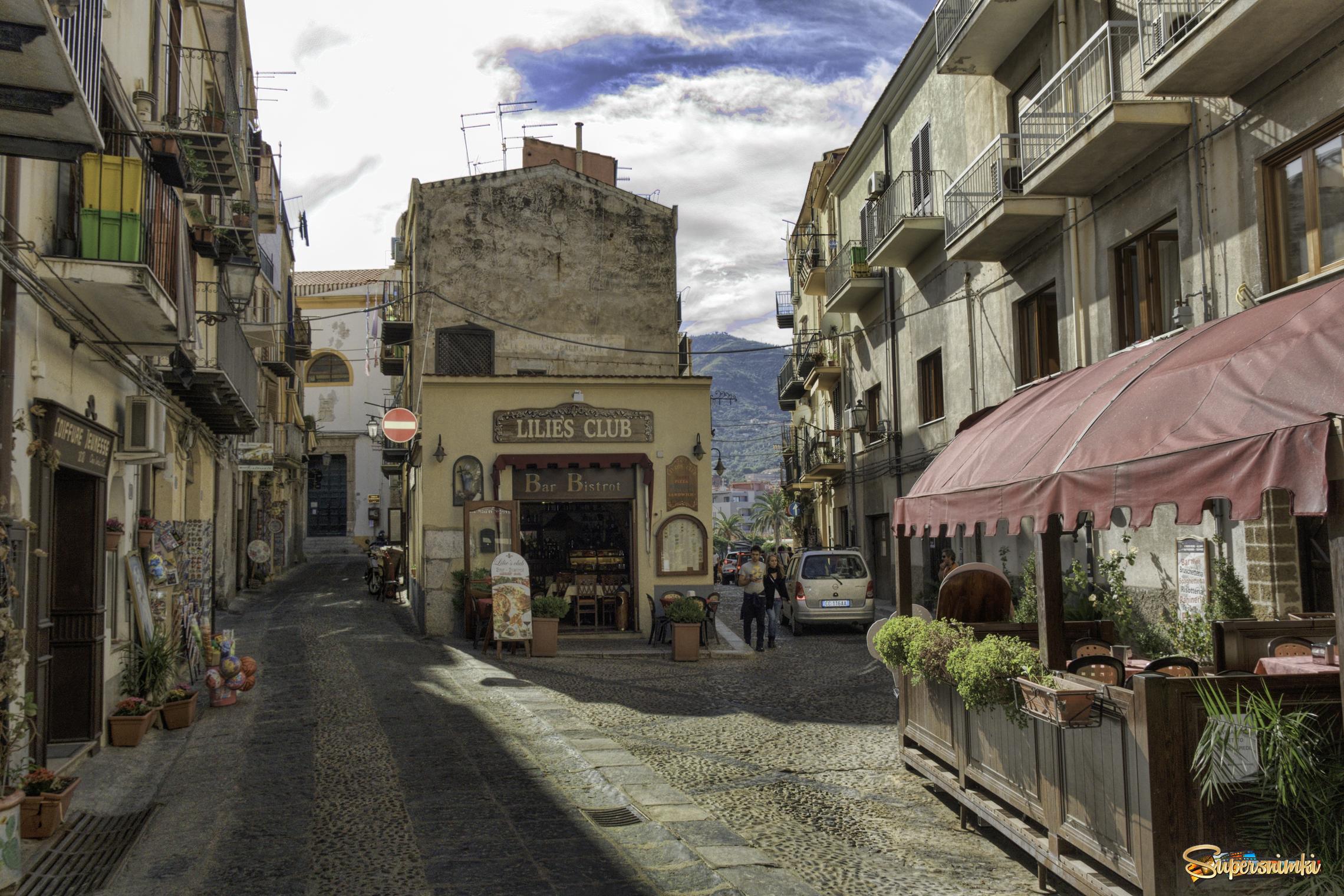 Улочка в Чефалу, Сицилия