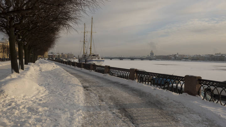 Редкий солнечный день в Петербурге