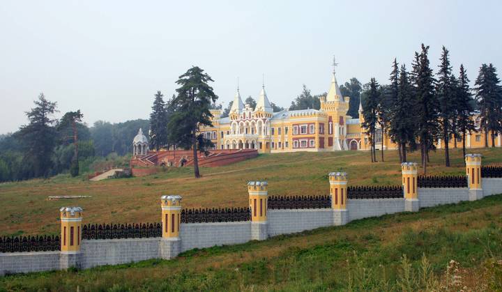Дворец барона Фон Дервиза