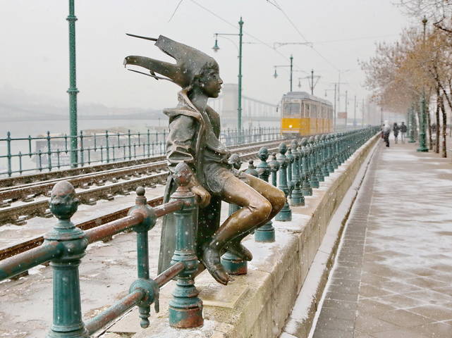 в Будапеште снег пошел...