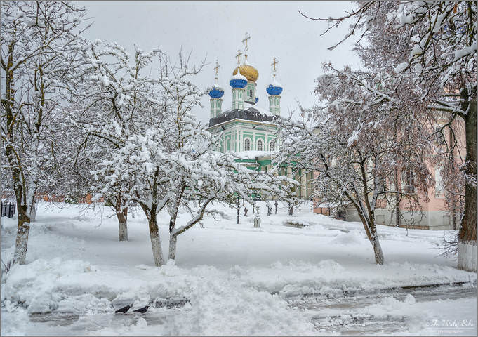 Падал тихо липкий снег